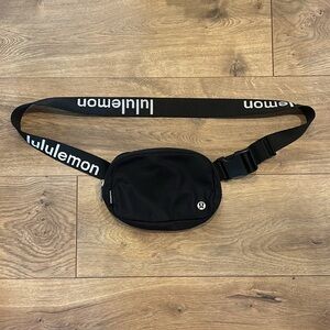 Lululemon everywhere belt bag 1L